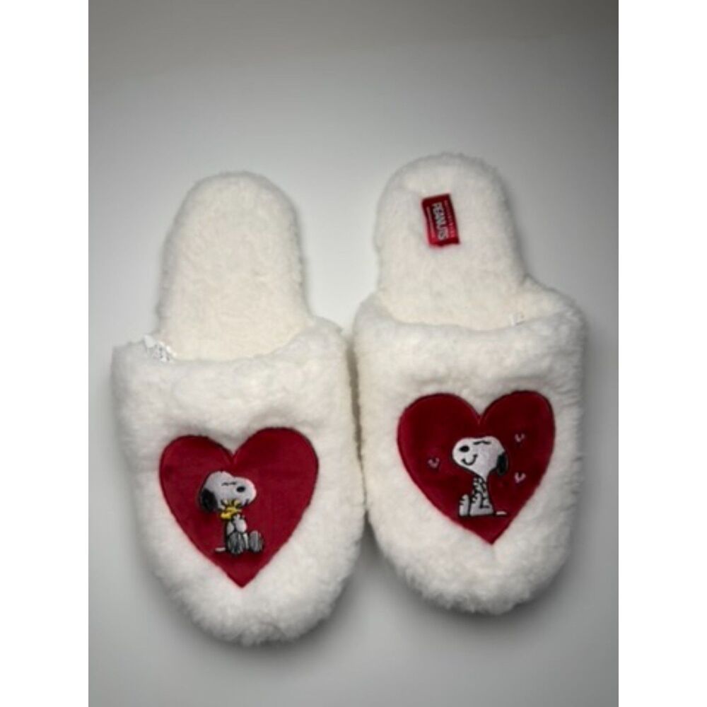 Pottery Barn Peanuts Snoopy Hearts Slippers Medium New without tag